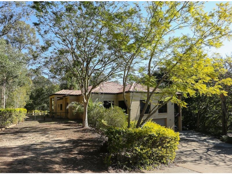 26 Helen-Louise Court, Buccan QLD 4207