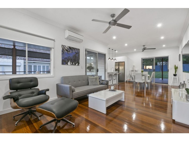 64 Brooks Street, Camp Hill QLD 4152