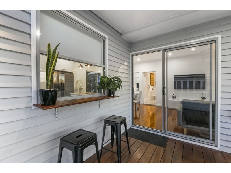 64 Brooks Street, Camp Hill QLD 4152