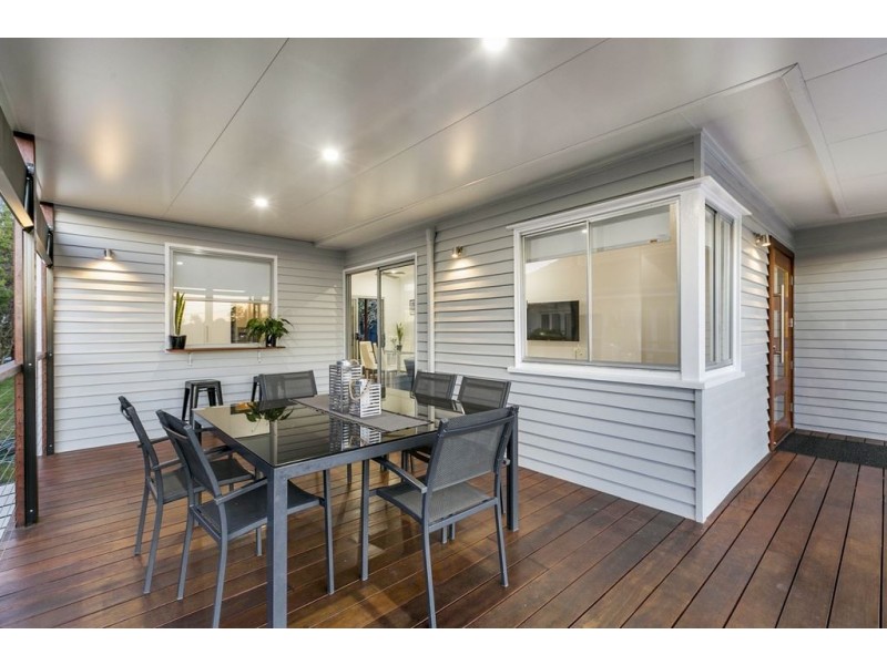 64 Brooks Street, Camp Hill QLD 4152