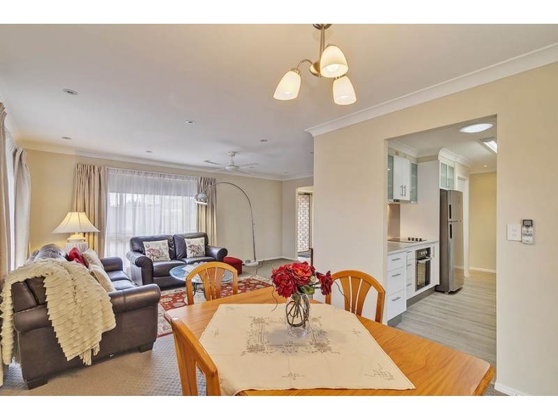 29 Wantana Crescent, Edens Landing QLD 4207