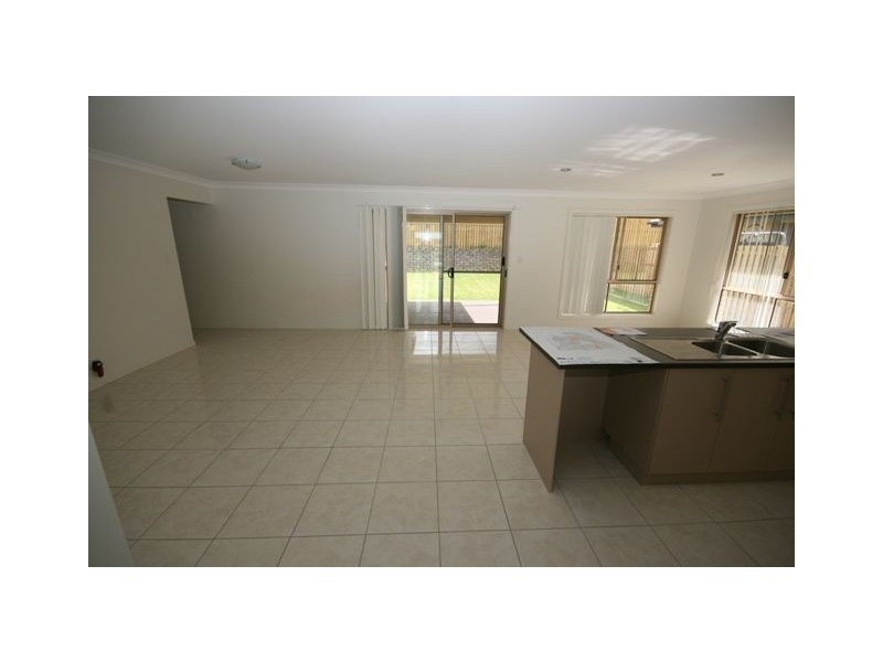 8 Sunridge Circuit, Bahrs Scrub QLD 4207