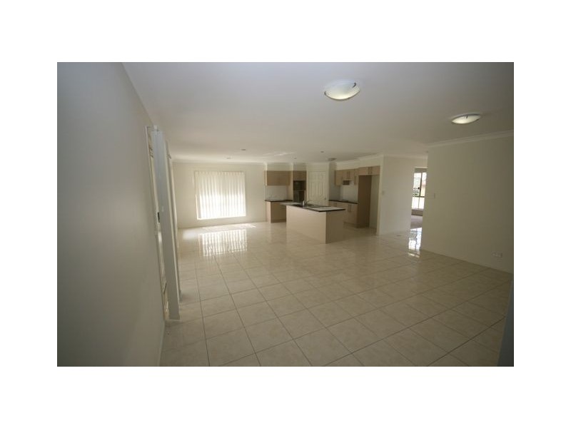 8 Sunridge Circuit, Bahrs Scrub QLD 4207