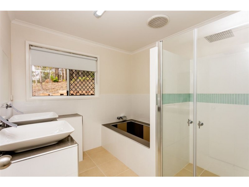 4 Jeetho Street, Holmview QLD 4207