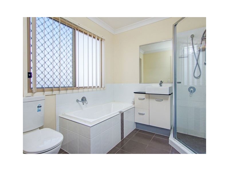 1 Wallaman Close, Waterford QLD 4133