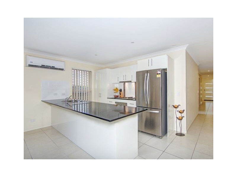 1 Wallaman Close, Waterford QLD 4133