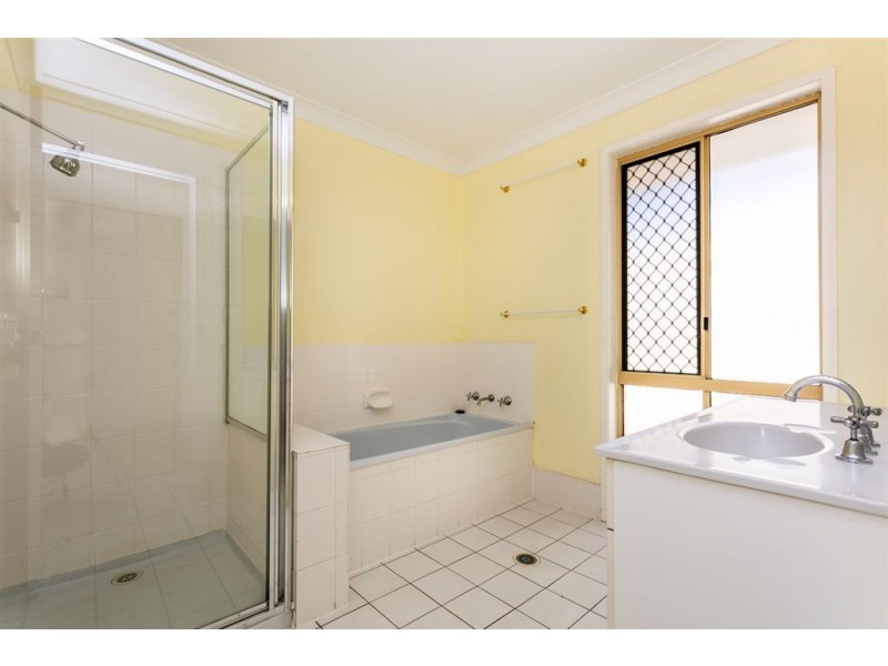 4 Richter Court, Edens Landing QLD 4207