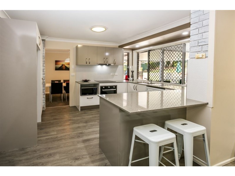 8 Minnie Place, Windaroo QLD 4207