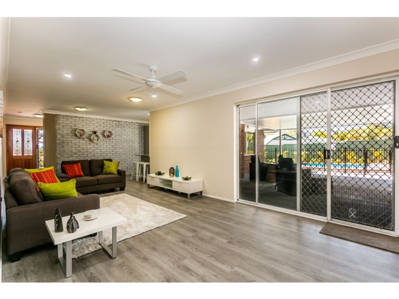 8 Minnie Place, Windaroo QLD 4207