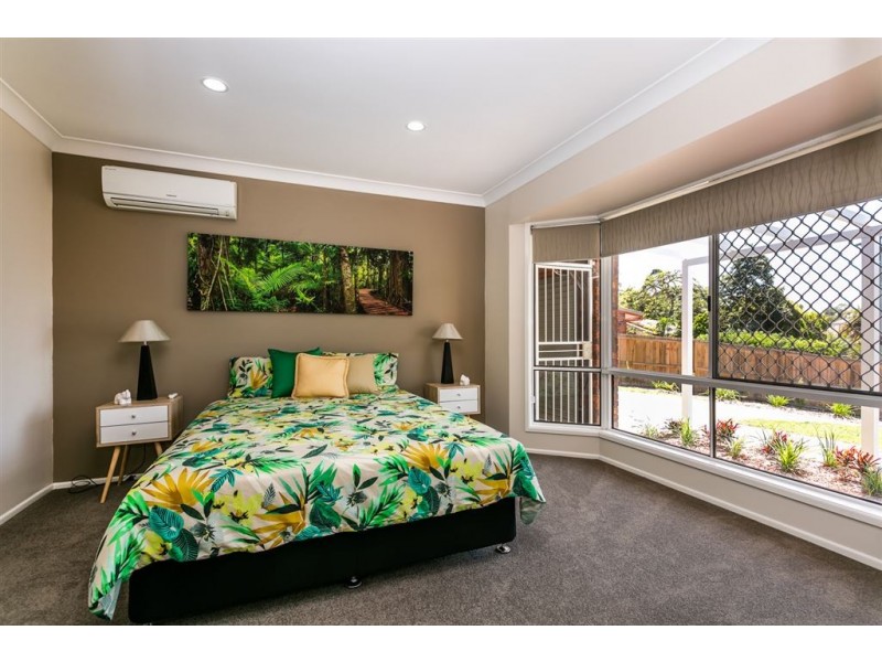 8 Minnie Place, Windaroo QLD 4207