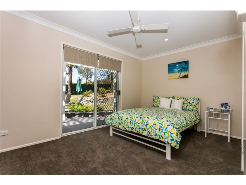 8 Minnie Place, Windaroo QLD 4207