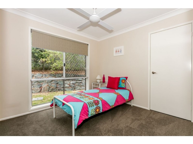 8 Minnie Place, Windaroo QLD 4207