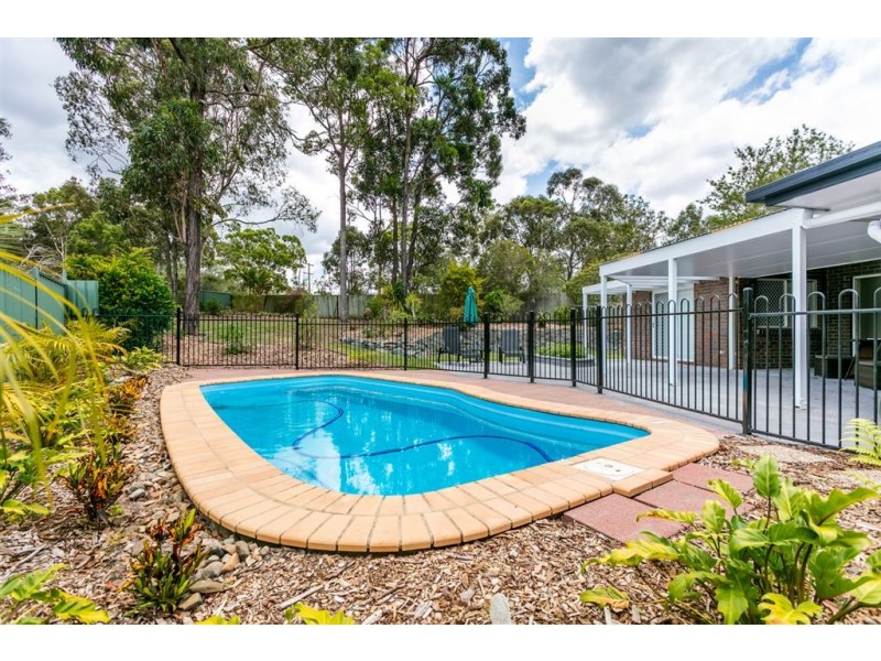 8 Minnie Place, Windaroo QLD 4207