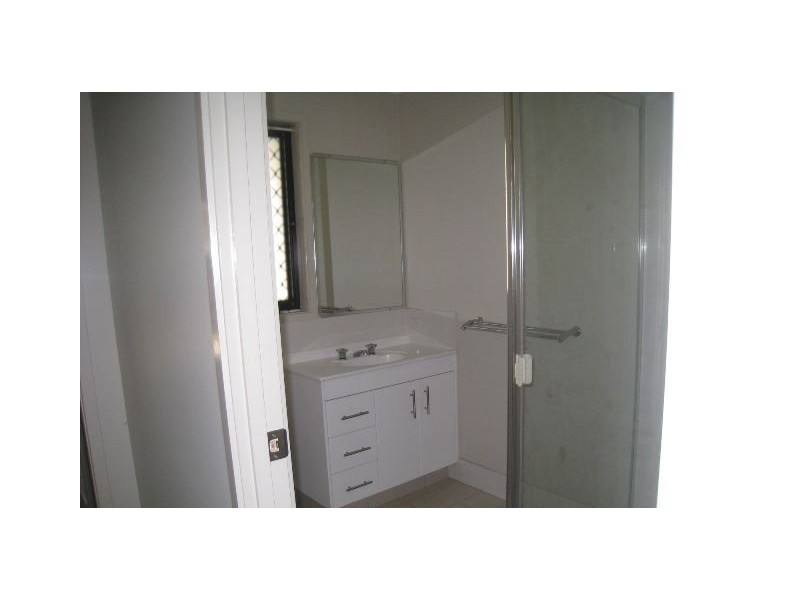 8 Goundry Dr, Holmview QLD 4207