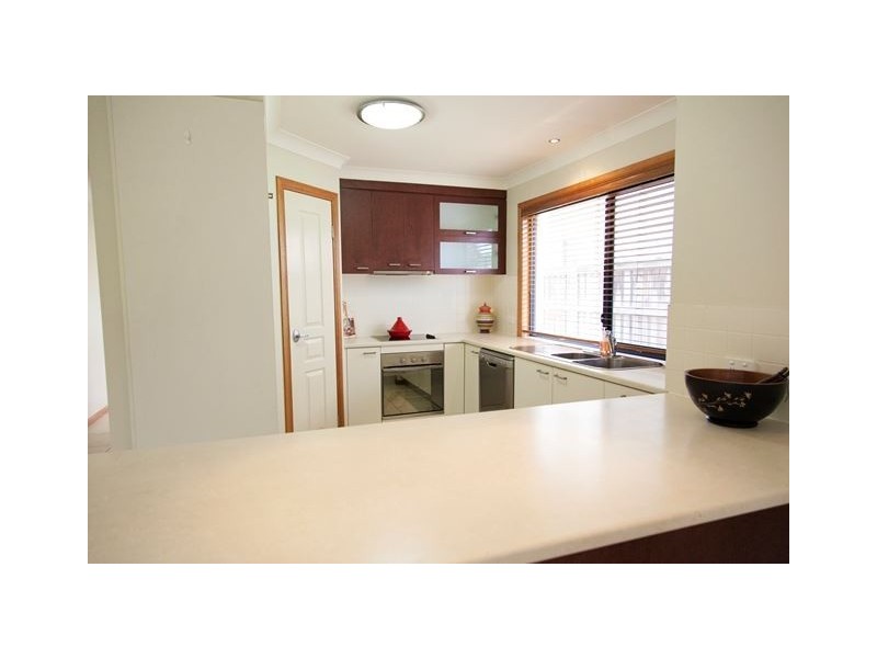 9 Lake Breeze Drive, Windaroo QLD 4207