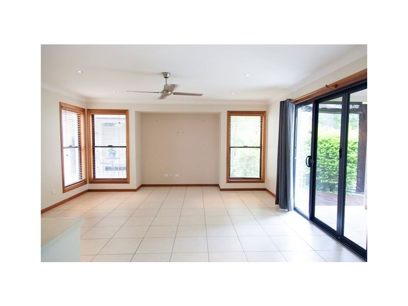 9 Lake Breeze Drive, Windaroo QLD 4207