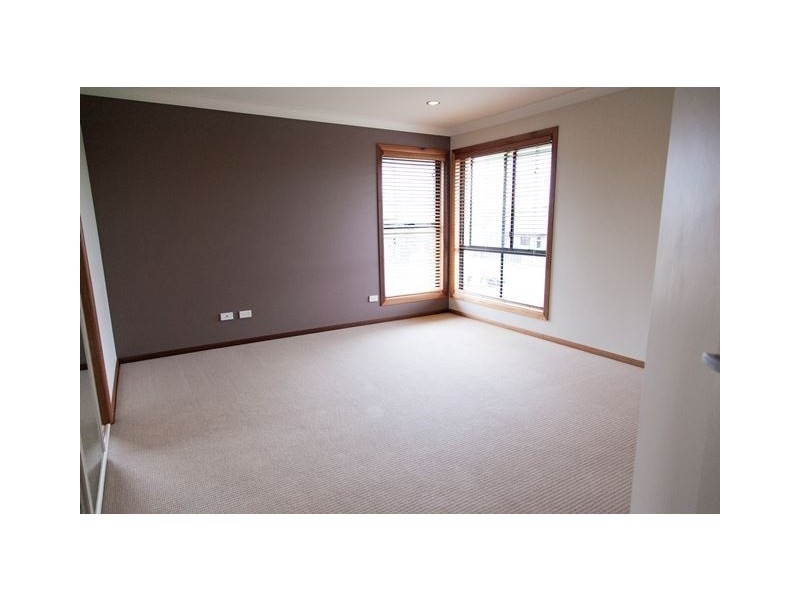 9 Lake Breeze Drive, Windaroo QLD 4207