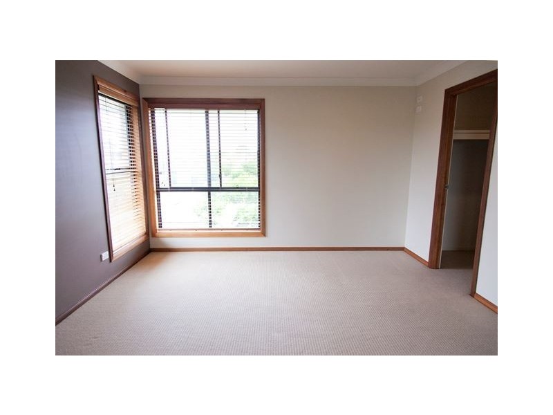 9 Lake Breeze Drive, Windaroo QLD 4207