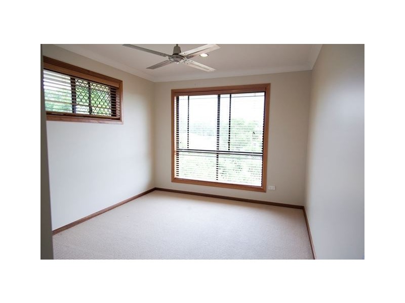 9 Lake Breeze Drive, Windaroo QLD 4207