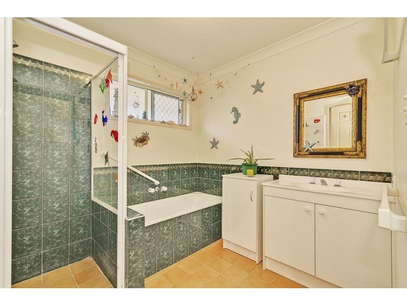 38 Grove Road, Edens Landing QLD 4207