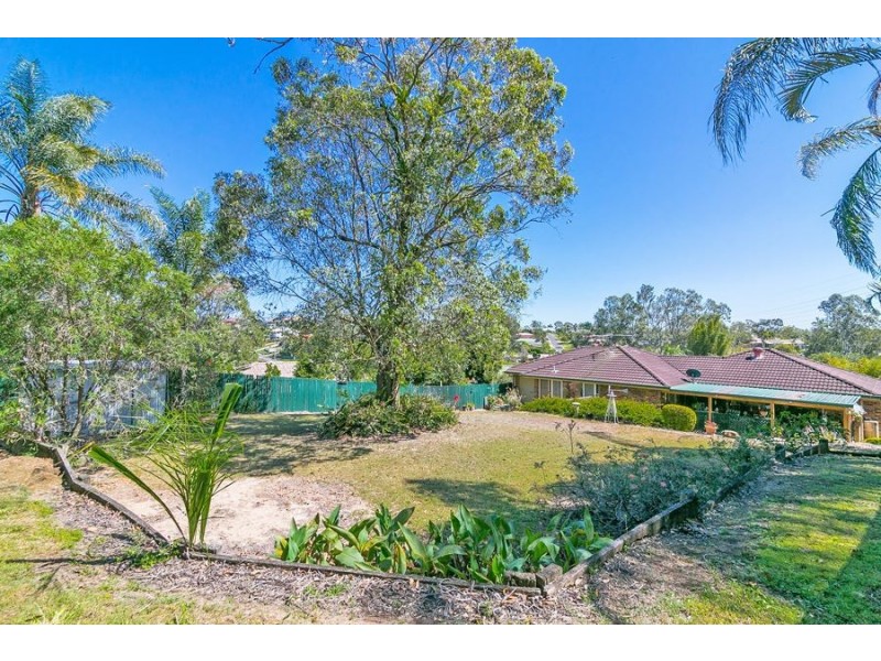 38 Grove Road, Edens Landing QLD 4207