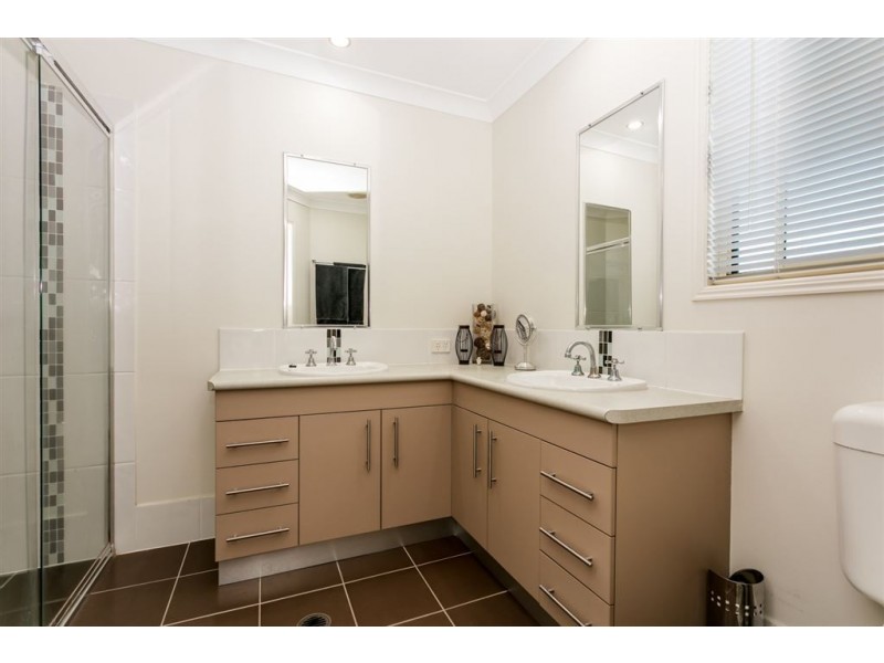 25 Waterline Crescent, Waterford QLD 4133