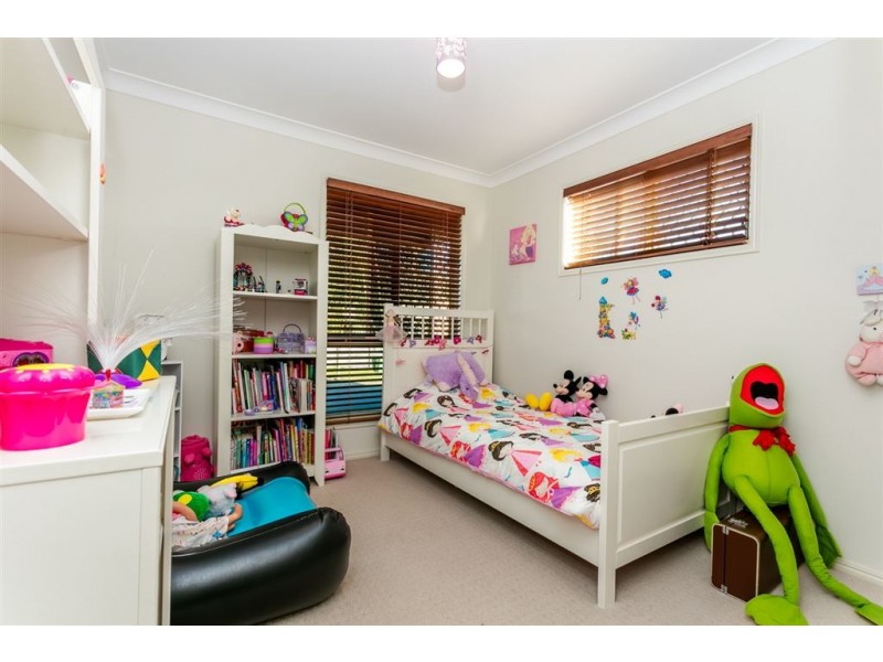 25 Waterline Crescent, Waterford QLD 4133