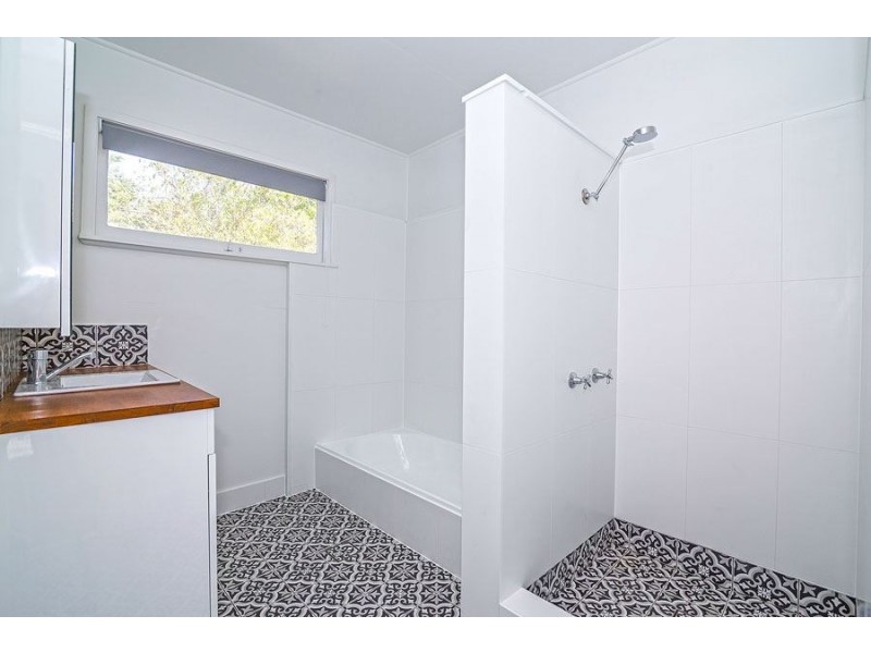 34 Barradine St, Greenslopes QLD 4120