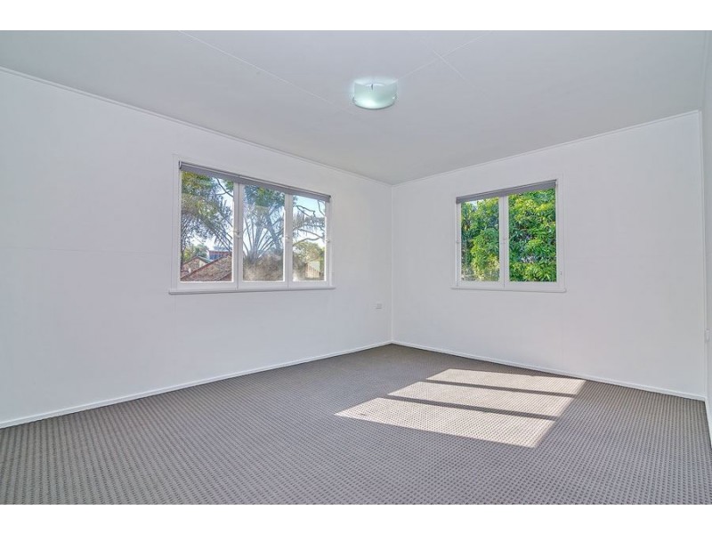 34 Barradine St, Greenslopes QLD 4120