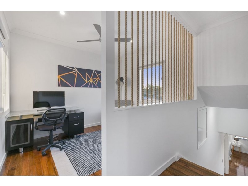 64 Brooks St, Camp Hill QLD 4152