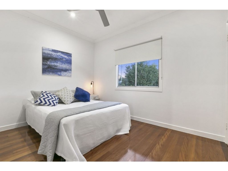 64 Brooks St, Camp Hill QLD 4152