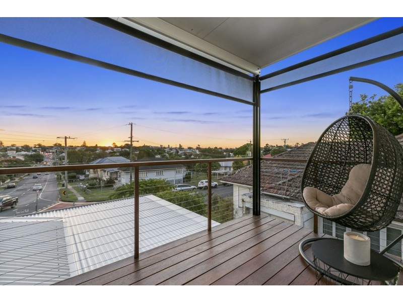 64 Brooks St, Camp Hill QLD 4152