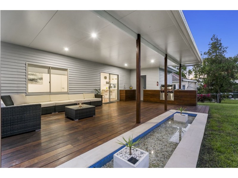 64 Brooks St, Camp Hill QLD 4152