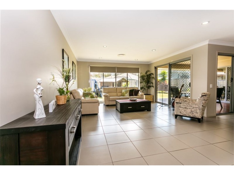 3 Wallaman Close, Waterford QLD 4133