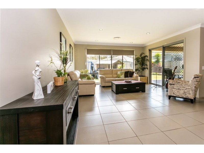 3 Wallaman Close, Waterford QLD 4133