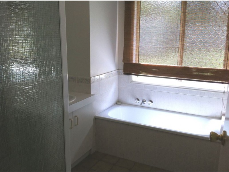 63 Tallagandra Rd, Beenleigh QLD 4207