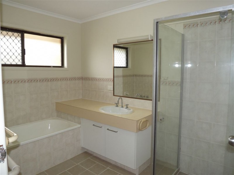 2 Holmes Court, Mount Warren Park QLD 4207