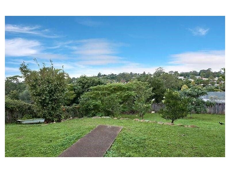 10 Sussanah Terrace, Edens Landing QLD 4207