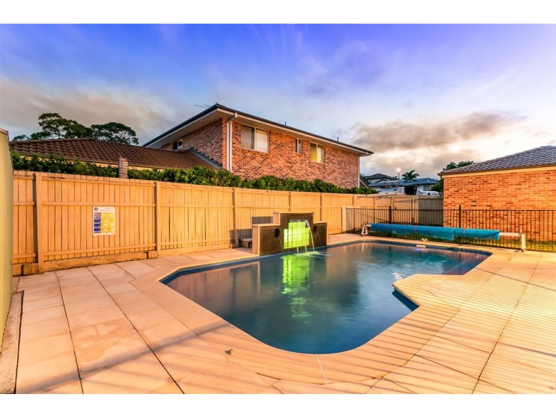 2 Clarke Close, Edens Landing QLD 4207