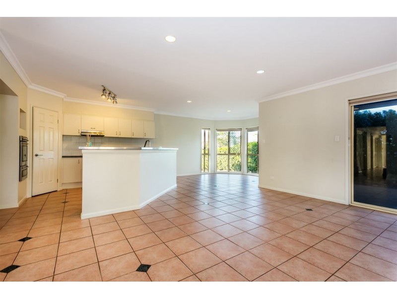 2 Clarke Close, Edens Landing QLD 4207