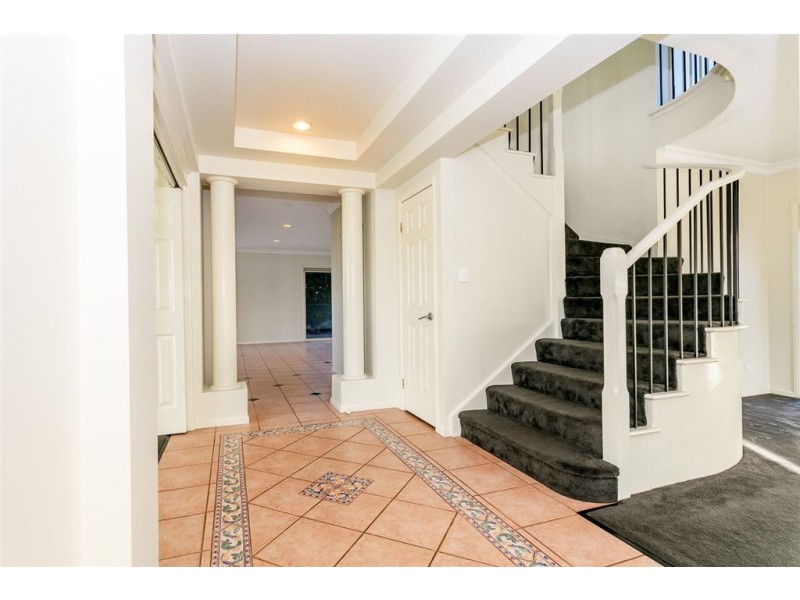 2 Clarke Close, Edens Landing QLD 4207