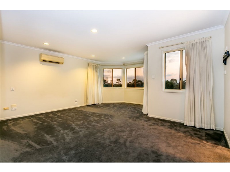 2 Clarke Close, Edens Landing QLD 4207