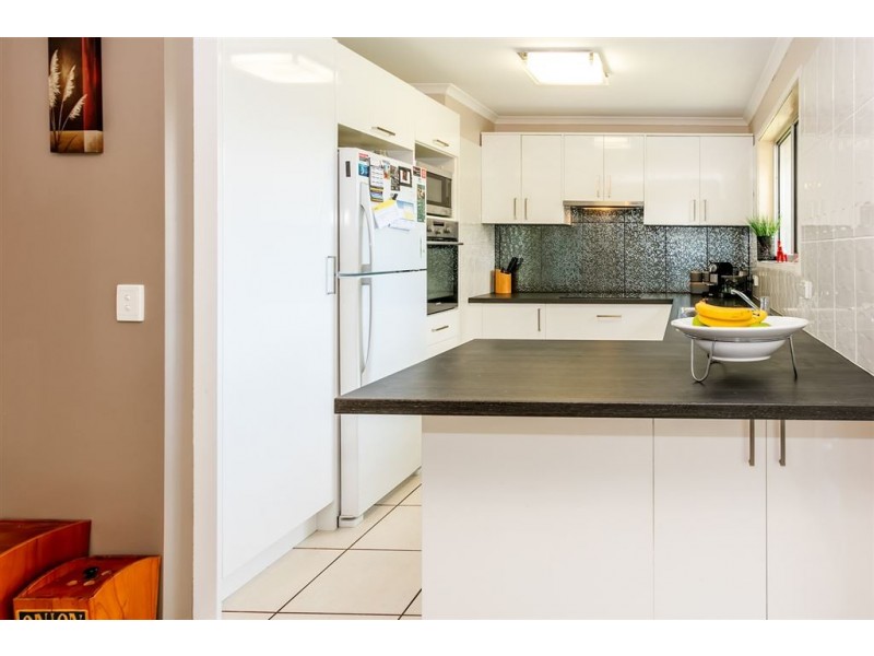 16 Farrow Street, Daisy Hill QLD 4127