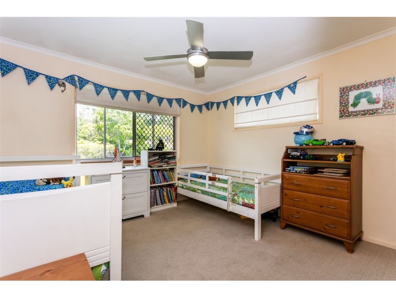16 Farrow Street, Daisy Hill QLD 4127