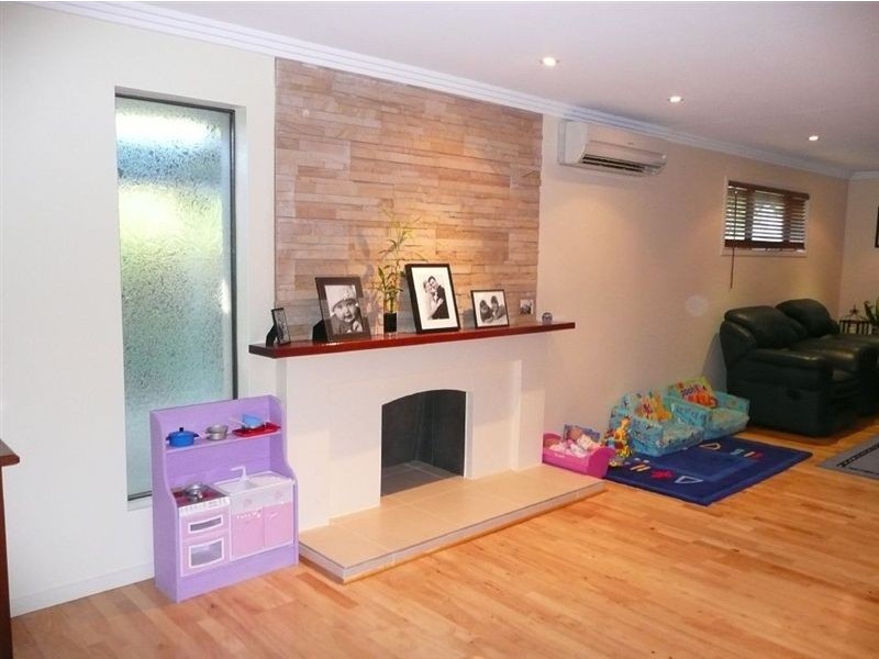 11 Glendevon Cres, Mount Warren Park QLD 4207