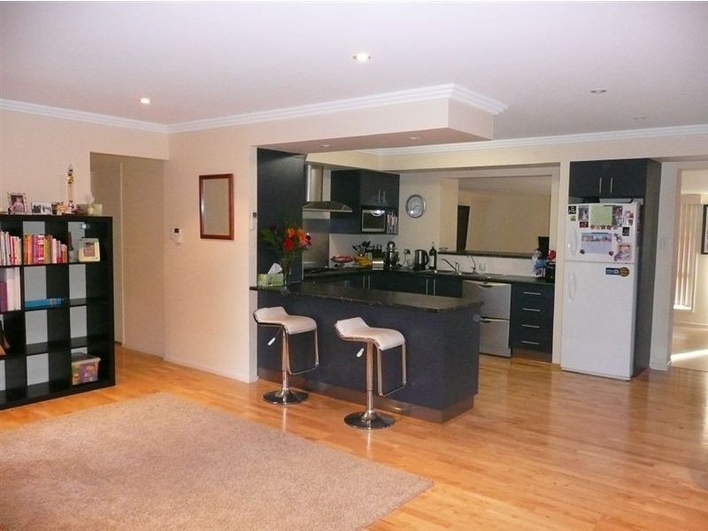 11 Glendevon Cres, Mount Warren Park QLD 4207