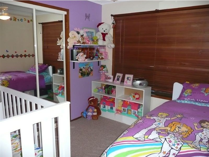 11 Glendevon Cres, Mount Warren Park QLD 4207