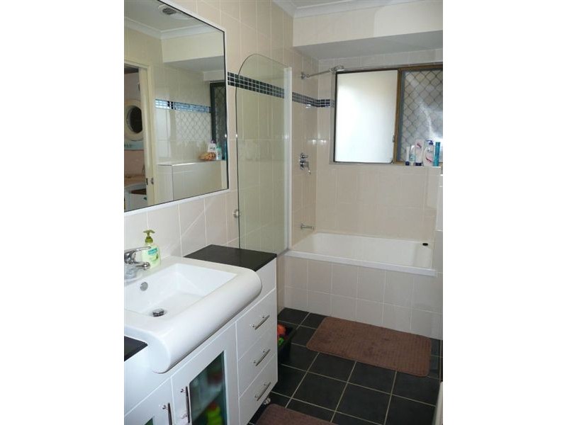 11 Glendevon Cres, Mount Warren Park QLD 4207