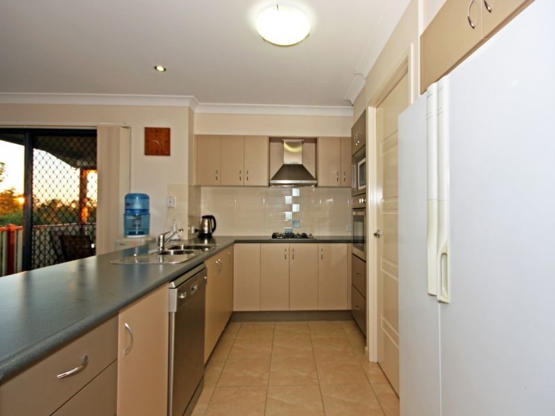 16 Yarraman Chase, Waterford QLD 4133