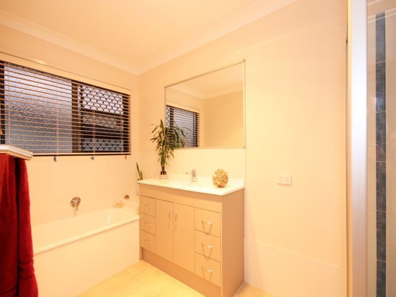 16 Yarraman Chase, Waterford QLD 4133